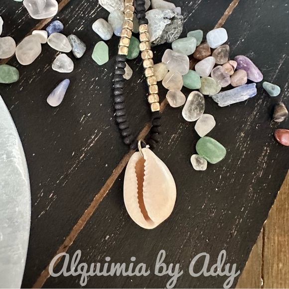 Shell Pendant Necklace with Beads - Picture 1 of 2